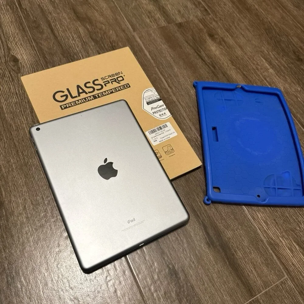 Apple iPad 6th Generation 32GB A1893 With Mario Case Charger
